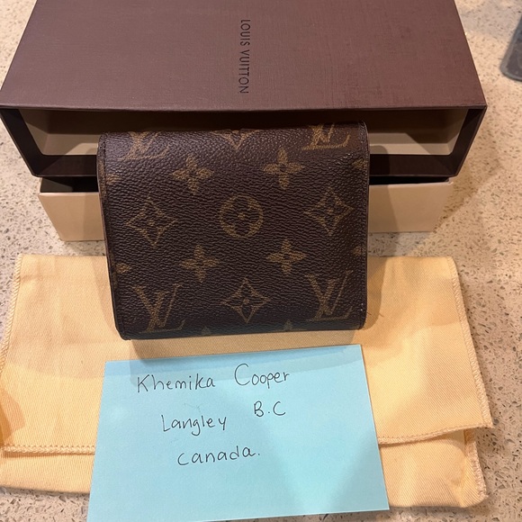 LV wallet 💯 % Authentic - Picture 2 of 11